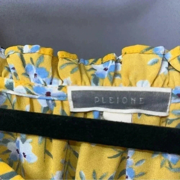 Pleione Women's Short Sleeve Medium Shirt Yellow with Blue Flowers - Picture 5 of 5